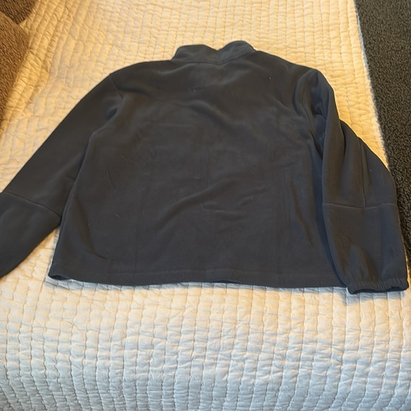 Women's Medium Patagonia Gray Pullover with Purple Pocket - Picture 3 of 4